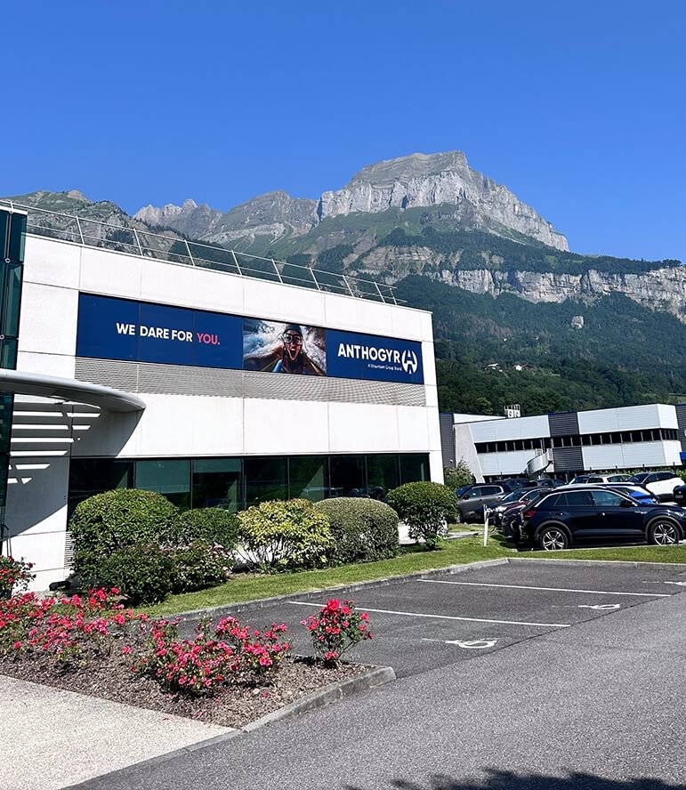 Na powierzchni 9 400 m² pracuje